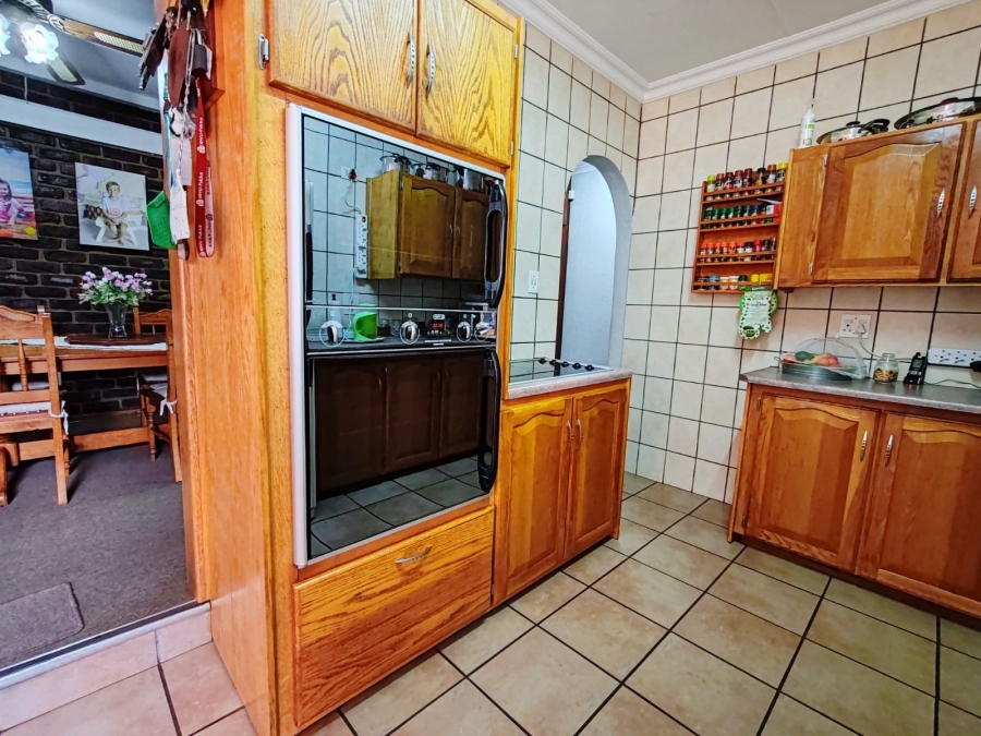 3 Bedroom Property for Sale in Kannoniers Park North West